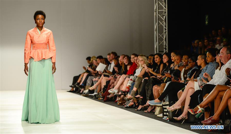 A model presents a creation by designer Chu Yan during South African Fashion Week Spring Summer 2017 at Hyde Park Corner in Johannesburg, South Africa, on March 30, 2017. The South African Fashion Week Spring Summer 2017 kicked off here Tuesday. Creations by more than 60 South African and international fashion designers or brands are scheduled to be presented in the five-day event. (Xinhua/Zhai Jianlan) 