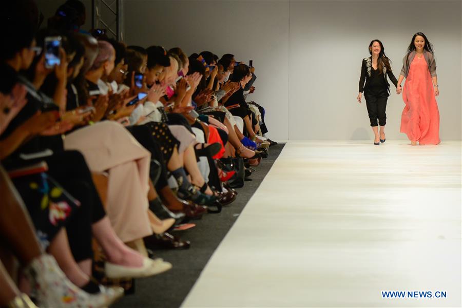 Designer Chu Yan (1st R) acknowledges the applause of the audience after presenting her creations during South African Fashion Week Spring Summer 2017 at Hyde Park Corner in Johannesburg, South Africa, on March 30, 2017. The South African Fashion Week Spring Summer 2017 kicked off here Tuesday. Creations by more than 60 South African and international fashion designers or brands are scheduled to be presented in the five-day event. (Xinhua/Zhai Jianlan) 