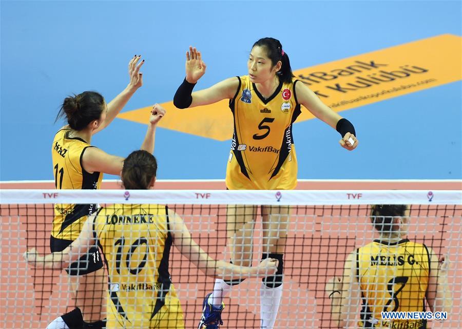 Vakifbank's Zhu Ting (2nd R) celebrates scoring with her teammates during the Turkish Women Volleyball League Playoffs quarterfinal match against Besiktas in Istanbul, Turkey, on March 30, 2017. Vakifbank won 3-1. (Xinhua/He Canling) 