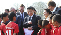 President Xi visits Chinese kid footballers in Germany