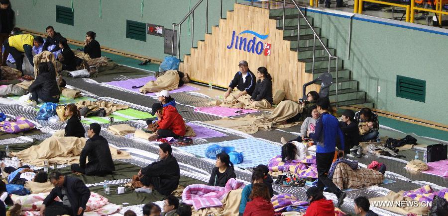 Relatives suffer ordeal after S. Korean passenger ship sinks off