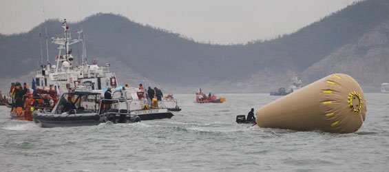 Navy divers to seek entrance into sunken S.Korean ferry