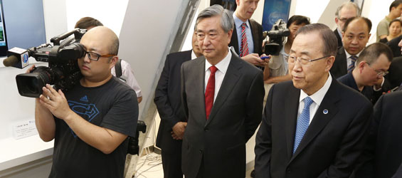 UN Secretary-General Ban Ki-moon visits Xinhua News Agency