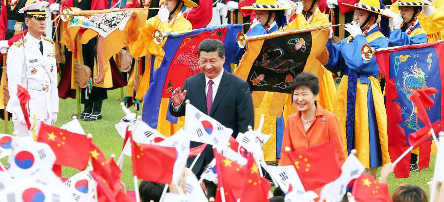 Xi attends welcome ceremony held by Park in Seoul