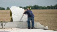 Malaysian investigators inspect crash site of MH17