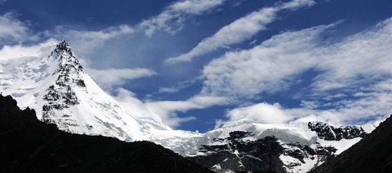 Glaciers on Sapukonglagabo Mountain, China's Tibet