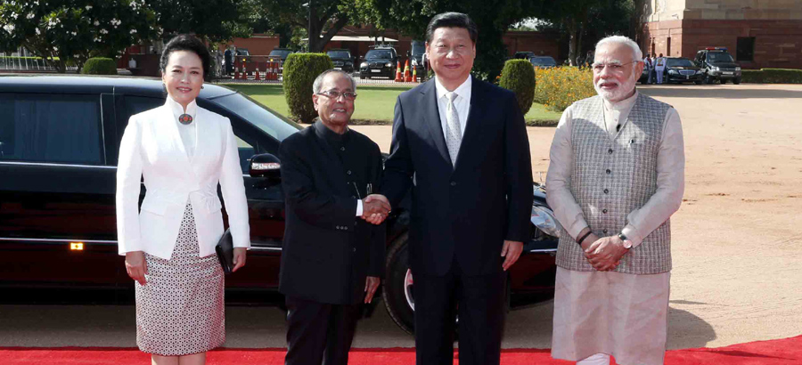 Chinese President attends welcome ceremony held by Indian counterpart