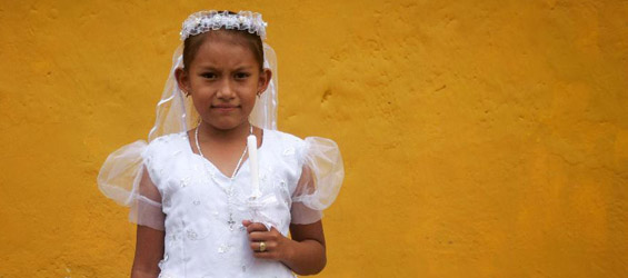 Children celebrate their First Eucharist in El Salvador