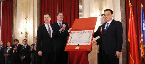 Premier Li receives Belgrade honorary citizen charter