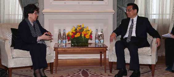Premier Li meets with WHO director general in Switzerland
