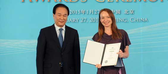 Xinhua News Agency president presents award to news team