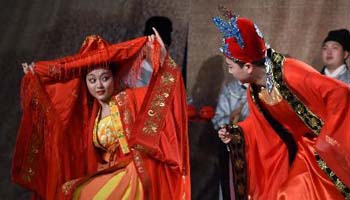 Chinese ancient music performance attracts crowds in Turkey