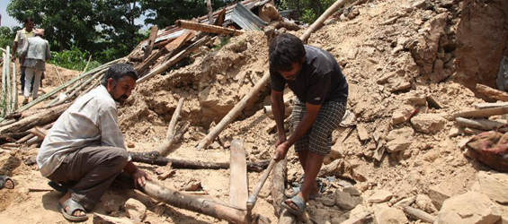 Villagers rebuild houses in quake-hit Nepal