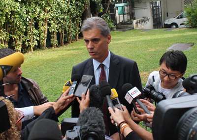 Hunt for more MH370 debris to start off Reunion island: official