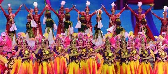 Gala celebrating 60th anniv. of autonomy of Xinjiang held in Urumqi