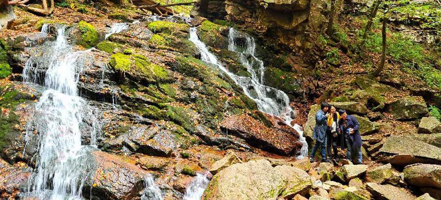 Wunu Mountain attracts many tourists with holiday ahead