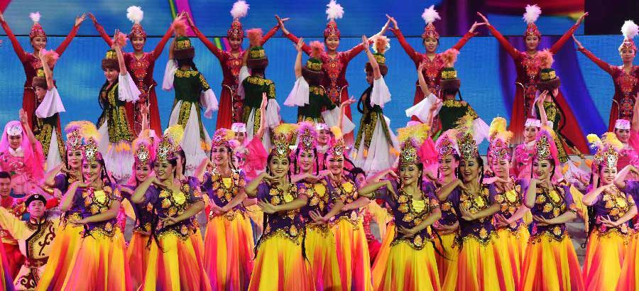 Gala celebrating 60th anniv. of autonomy of Xinjiang held in Urumqi