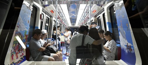 Antiques, pictures on maritime silk road displayed in Guangzhou subway