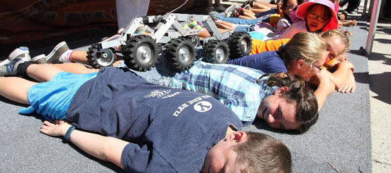 NASA's JPL open house event attracts thousands of space fans