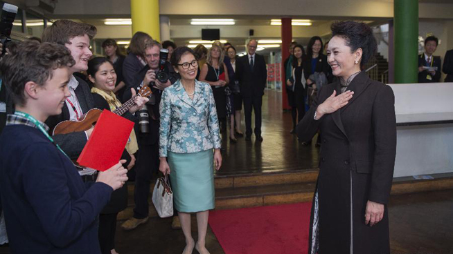 Chinese president's wife visits to Fortismere School in London