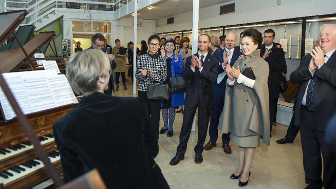 Chinese President Xi Jinping's wife visits Royal College of Music in London