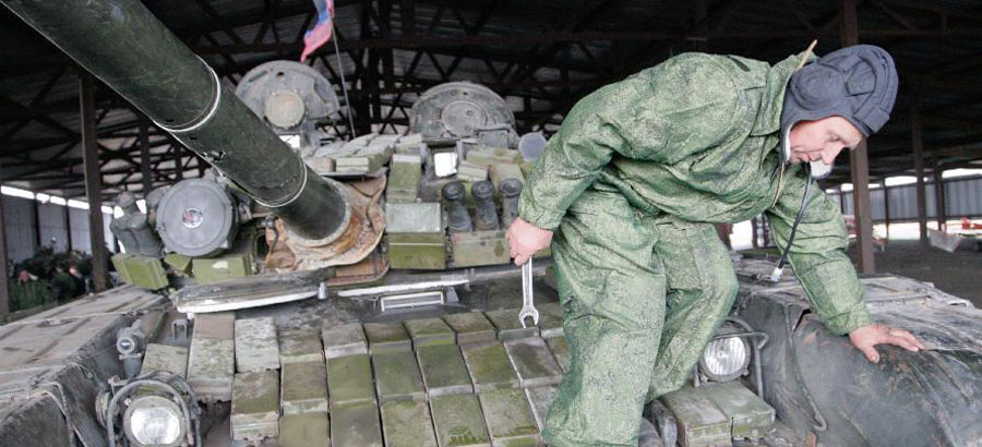 Ukrainian army continues pulling back heavy weapons from frontline