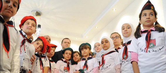 Syrian children visit Russian Embassy to mourn victims of plane crash