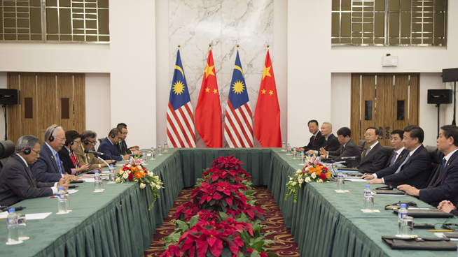 Chinese president meets Malaysian PM in Manila, the Philippines