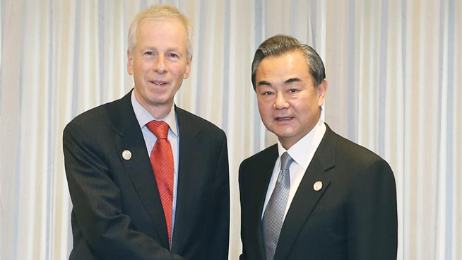 Chinese FM vows to promote strategic partnership with Canada