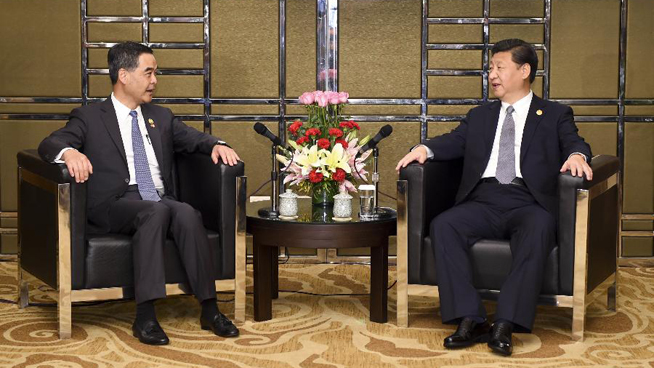 Chinese president meets Hong Kong chief executive on APEC sidelines