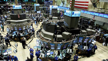 U.S. stocks plunge amid oil weakness, Fed Beige Book