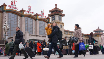 Railway stations across China witness return peak as Spring Festival comes to end