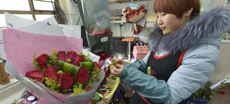 Customers buy bouquets on Valentine's Day in NW China