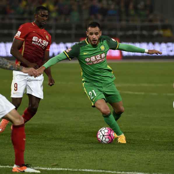 Guangzhou edge Beijing, Jiangsu keep slim lead