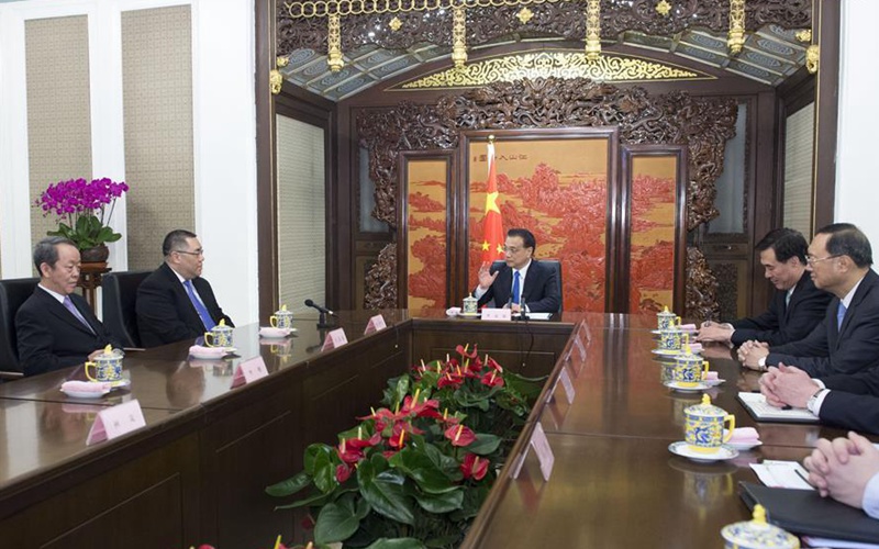 Premier Li meets Macao SAR chief executive in Beijing