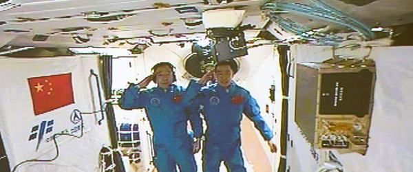 Shenzhou-11 astronauts enter Tiangong-2 space lab