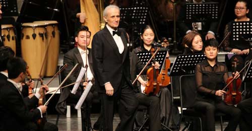 Legendary tenor Carreras takes farewell bow in Beijing