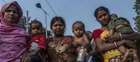 Indian mothers protest demanding maternity benefit