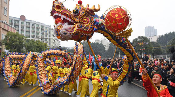 In pics: Ways to celebrate Lantern Festival in China