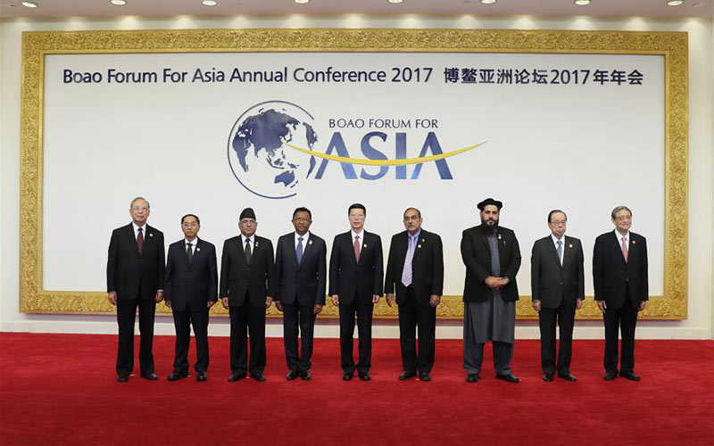Zhang Gaoli poses for group photo with guests, foreign leaders at BFA annual conference