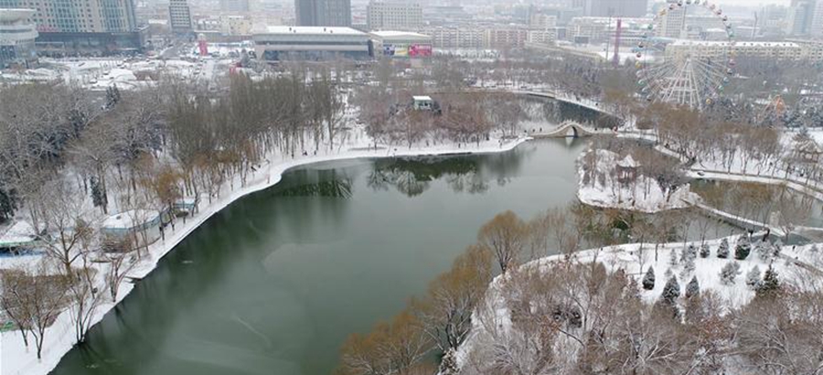 Snow scenery at Zhongshan Park in NW China's Yinchuan