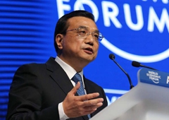 Premier Li Keqiang attends Summer Davos Forum in Dalian