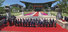 Leaders take family photo at Belt and Road forum
