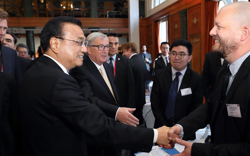 Premier Li interacts with representatives of China-EU small and medium-sized enterprises