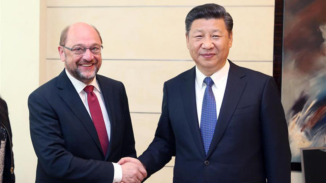 President Xi meets German political figures, Mayor of Hamburg