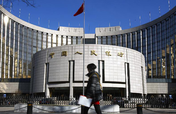 China strengthens financial oversight to contain risks