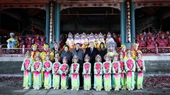 Xi, Trump watch Peking Opera at Forbidden City