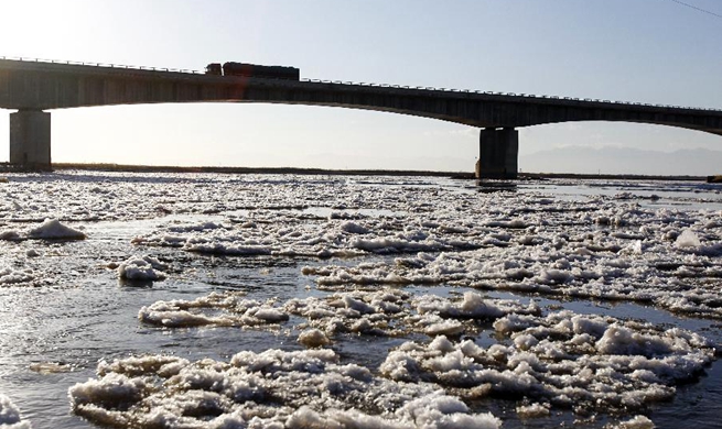 Segment of Yellow River in Ningxia jammed by floating ice