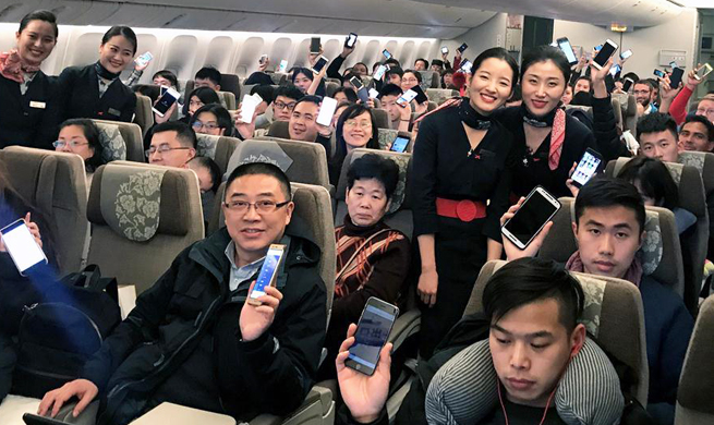 Chinese airlines allow inflight mobile phone use, wifi (xinhuanet.com)