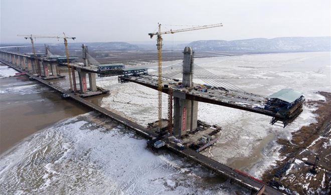 Yellow River bridge of Yuncheng-Lingbao expressway under construction